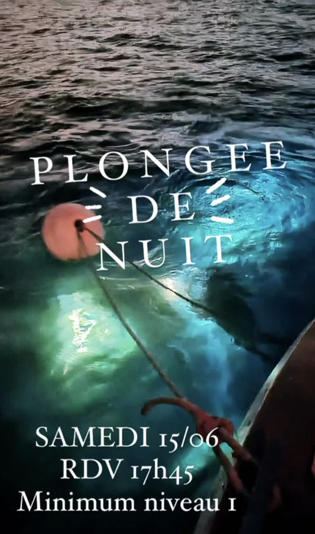 Plongée de nuit en mer, date et heure affichées.